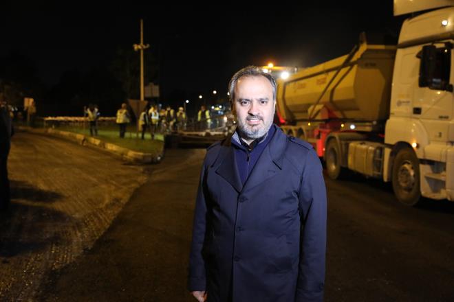 Bu almalarda yaklak 50 bin ton asfalt uygulamas yapldn ifade eden Bakan Akta, &#8220;Sadece bu srete almalarmzla toplamda 25 kilometrelik gzergah Bursallarn ulam iin konforlu hale getirildi. Ben bu srete hemehrilerimize korona virsle mcadeledeki hassasiyetleri nedeniyle teekkr ediyorum. Sizler evde kaldnz srece Bykehir Belediyesi olarak alt ve st yapda, sosyal yardm ve desteklerle tm hzyla srece devam ettiimizi hatrlatmak istiyorum&#8221; diye konutu.  <br>  BURSA BYKEHR BELEDYES
