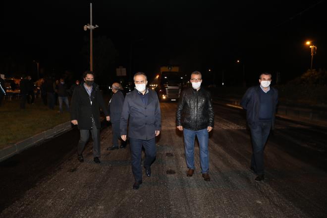 50 bin ton asfalt<br>    zellikle korona virs srecinde yaplan asfaltlama almalar hakknda bilgi veren Bakan Akta, 15 kilometrelik gzergahta asfalt kaplama ve 10 kilometrelik gzergahta da yama ve dolgu almas yapldn vurgulad.