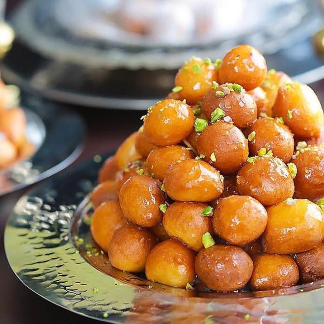 Limon suyunu da ekleyip, 2 dakika daha kaynattktan sonra ocaktan aln ve soumas iin bir kenarda bekletin.