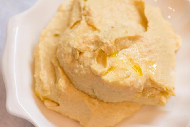 Ar yal et gruplar, alkoll iecekler, sucuk, salam, sosis ve pastrma gibi arkteri rnleri, yada kzartlm yiyecekler, et suyu, tahin, kakaolu gdalar ve yal soslarn karacieri yorabilecei unutulmamaldr.