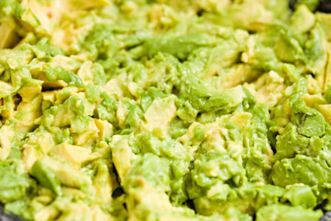 Gnde bir taneden fazla da tketilmemesi nerilir. Vcuda salkl ya salayan ayn zamanda da biriken zararl ya asitlerini yok eden avokado karacier yalanmasna kar nemli bir besindir.