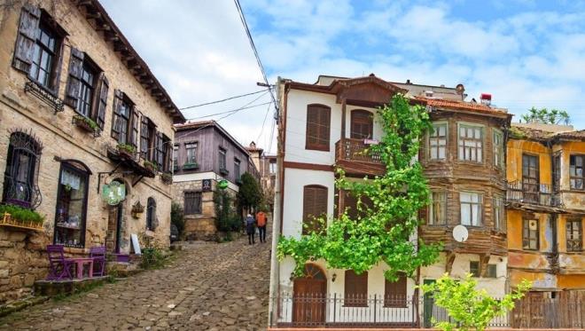 SALGIN SONRASI KEFEDECENZ TRKYE'NN EN GZEL 10 KY<br>  Hangi televizyon kanaln asak, sosyal medyaya baksak, bir yerde haber okumaya alsak tm gndemimiz corona virs olmu durumda. e gitmek zorunluluu olanlar dnda, hemen herkes evlerinde. Yalnz bu dnem elbet geecek, gne yeniden prl prl parlayacak, doann kokusunu iimize eke eke yeniden keyifli rotalara doru yola kacaz. Biz de sizin iin salgn sonras mutlaka uramanz gereken Trkiye'nin en gzel 10 kyn derledik.