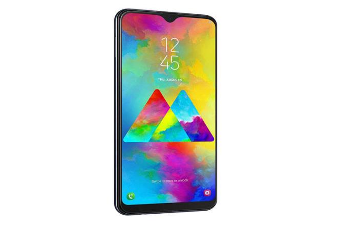 Samsung Galaxy M20:  5000 mAh batarya kapasitesiyle gelen ve tm gn arj ihtiyac gerektirmeyen Samsung Galaxy M20, 32 GB dahili hafzasyla kutusundan kyor. 15W Type C hzl arj cihaz sayesinde 3 kat daha hzl arj olan cihazn n yznde 5 MP, arka yznde de 13 MP znrlnde grnt alabilen kameras bulunuyor.