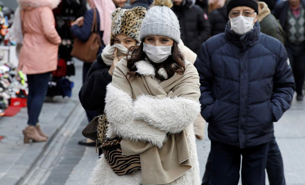 Mardin'de durum ciddileiyor  <br>  Mardin'in yumuak karn ise Nusaybin ilesi oldu. Bugne kadar 8 kiinin koronavirsten dolay hayatn kaybettii ilede 50 kii de pozitif vaka olarak kaytlara geti.