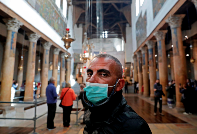 Uak'ta da hzl art kaydedildi  <br>  Nfusa gre koronavirs vakasnn en ok grld yerlerden biri olan Uak'ta da manzara ayn. 2 Nisan'da 38 olarak kaytlara geen vaka says son dneme ykselie geti. 367 bin nfuslu kentte 2 bin 950 test yapld. Toplam vaka saysnn ise 441 olduu akland.