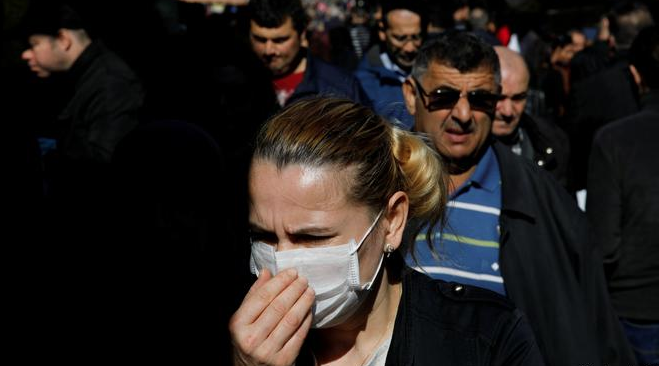 Rize rehavete kapld    <br>Rize l Salk Mdr Dr. Mustafa Tepe, Kovid-19 salgnna kar alnan tedbirler kapsamnda ciddi anlamda den vaka saylarnn vatandalarn virs tamamen yok olmu gibi rehavete kaplmalarnn neden olduunu bu nedenle vakalarn yeniden art gsterdiini syledi.