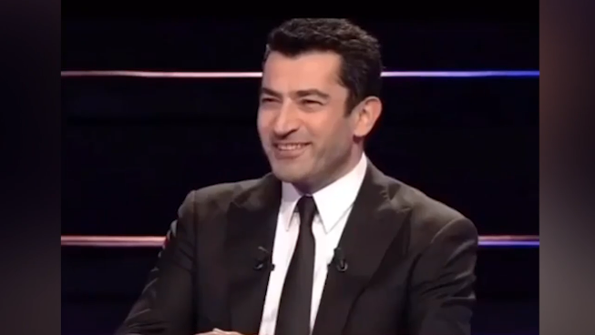 Getiimiz gnlerde Sinem Kobal'n, 15 haftalk hamile olduu ortaya kt. Kz bebek dnyaya getirecek oyuncuya, en byk destei ei Kenan mirzalolu'nun verdii renildi.