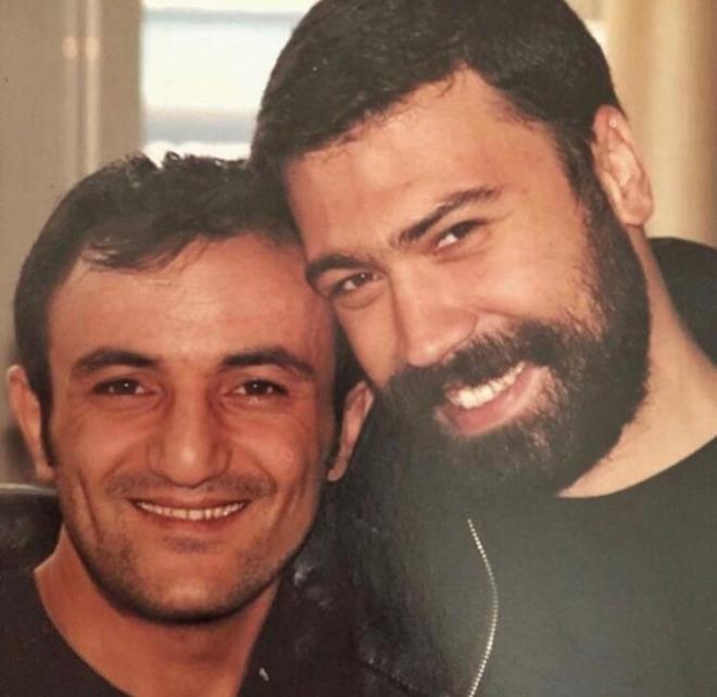 B�lent Parlak ise birlikte yer ald�klar� kareyi "Seni �ok seviyoruz �ampiyon" notu ile payla�t�.