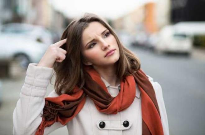 Yaplan deneyde sa elini kullanan 50 renciye ezberlemeleri iin bir kelime listesi verildi. renciler be gruba ayrld. Bir grup, ezbere balamadan nce 90 saniye sa yumruunu, kelimeleri hatrlamadan nce de 90 saniye sol yumruunu skt.kinci grup ise ayn deneyi sol yumruu skarak yapt. Dier iki grup ise ezberden nce istedikleri yumruklarn, hatrlamadan nce de dier yumruklarn skt. Son gruptakiler ise yumruk skmad.