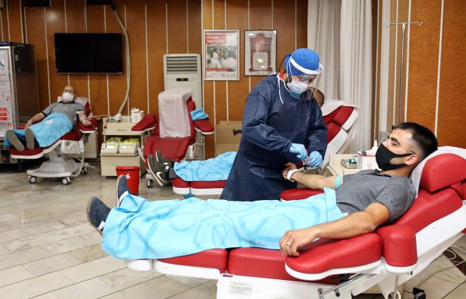 K�z�lay Genel Merkezi her y�l ramazan ay�nda ba��� oranlar�n�n d��mesiyle azalan kan stoklar�n�n, korona vir�s salg�n�yla birlikte kritik seviyelere inmesinin ard�ndan T�rkiye genelinde ba��� kampanyalar� d�zenledi. K�z�lay’�n ba��� �a�r�lar�na Bursa’da ilk yan�t B�y�k�ehir Belediyesi’nden geldi. B�y�k�ehir Belediyesi’nin �nc�l�k etti�i kan ba���� organizasyonuna AK Parti il ve il�e y�netimleri, il�e belediye ba�kanlar� ve vatanda�lar da b�y�k destek verdi. Oru�lar�n� a�an vatanda�lar kan ba����nda bulunmak i�in K�z�lay’�n, Heykel’deki Tarihi Belediye Binas� yan�nda bulunan ba��� merkezine ak�n etti.