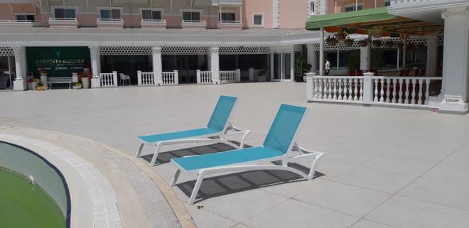 Plaj ve havuz havlular kapal poetler iinde veya grevli personel tarafndan misafir kullanmna sunulacak.