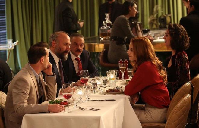 Halit Ergen, Ozan Gven, Nur Fettaholu, Mesut Akusta, Asl Enver ve Birce Akalay'n barollerini paylat, Star'n Ay Yapm imzal Babil dizisinin son blm Mart aynda ekrana gelmiti. Dizinin yeni blmnn ne zaman ekrana geleceini yapmc irket aklad...