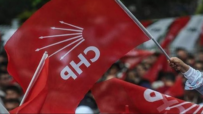 "CHP yerel rzgar kaybetti"<br>    -2019 yerel seimlerinde CHP'nin oy oran neden gnmzde genel seim kamuoyu aratrmalarna yansmyor?  <br>  CHP'nin Ankara, stanbul ve Antalya gibi byk ehirleri almas genel siyasete de yansyaca bekleniyordu. Ancak seimlerden hemen sonra yaptmz aratrmada yereldeki bu sramann genel seimlere yeteri kadar etki etmeyecei dikkatimizi ekmiti. Bunun sebebini yle aklayabiliriz.