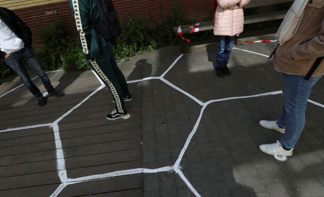 Fransa'daki bir anaokulunda ocuklar sosyal alanlarn kendileri izdi.