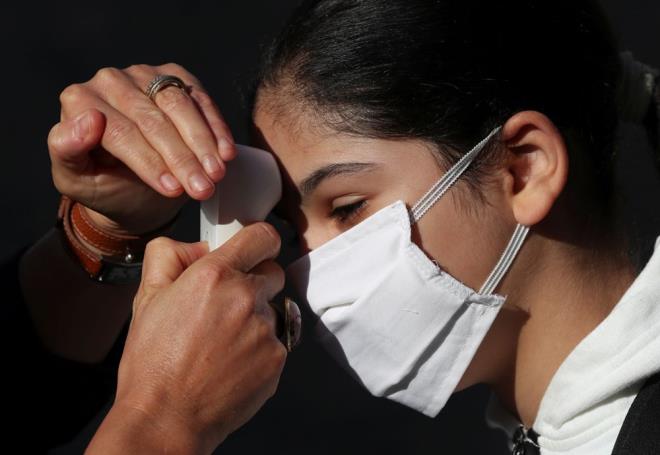 Belika'da sosyal mesafe bata olmak zere, zorunlu maske kullanm, ate kontrol ve retmenlerin de aktif katlmyla dier nlemlerin nasl uygulandn anlatlyor.