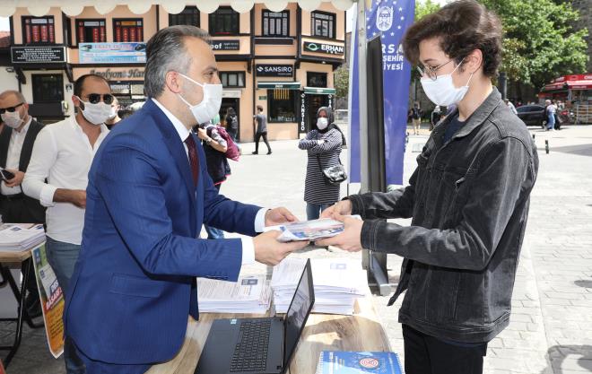 Gnler sonra darya kma mutluluu yaayan genlerin heyecanna ortak olmak iin byle bir etkinlik yaptklarn belirten Bakan Akta,  &#8220;Biz genlerimize gerekten farkl imkanlar sunmaya alyoruz. Gerek Milli Eitim Mdrl gerekse de Hocalara Geldik Baar Merkezi ibirliinde niversite adaylarna ynelik hazrladmz belirli organizasyonlar vard. Ama korona virs salgn nedeniyle bunlar bir miktar tadil etmek durumunda kaldk."