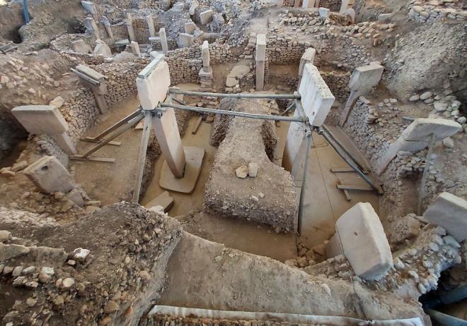 Salgn nedeniyle ortaya kan sre ierisinde kltrel mirasa olan youn ilgiyi karlksz brakmama, mze ve ren yerlerinin tantmna katk salama adna Bakanlk, teknolojik olanaklar mzelerde kullanma karar ald.  <br>  Mze ve ren yerlerinin  boyutlu gerek modellerinin internet zerinden, etkileimli olarak gezilebilmesi, kltrel mirasn sanal ortamda da tantlmas amacyla "www.sanalmuze.gov.tr" web sayfas hayata geirildi.