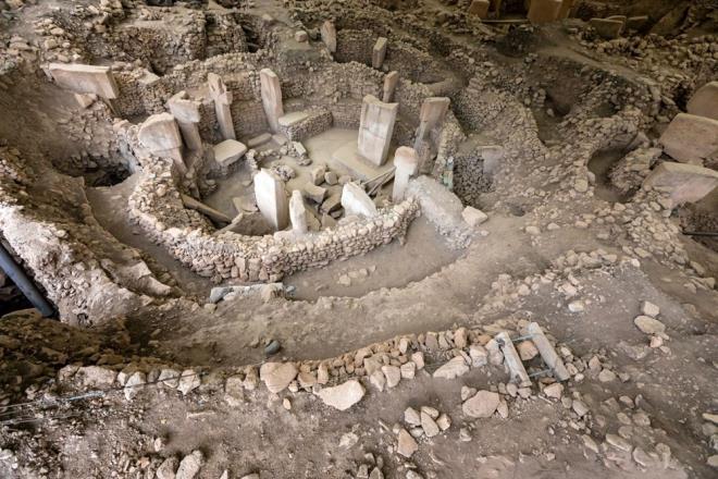 Trkiye'de corona virs vakasnn ilk grld tarihten hemen sonra 19 Mart'tan itibaren altyaps hazrlanan ve 25 Mart'da hizmete sunulan web sayfas byk beeni kazand.  <br>  AA muhabirinin Bakanlk yetkililerinden edindii bilgiye gre, Gbeklitepe renyeri, Kurtulu Sava Mzesi (Birinci Meclis Binas), Efes Mzesi, Anadolu Medeniyetleri Mzesi, Troya Mzesi, Cumhuriyet Mzesi, Gazi Mzesi Samsun, Etnorafya Mzesi, Antalya Mzesi, orum Boazky Mzesi, Gaziantep Arkeoloji Mzesi, Zeugma Mzesi Gaziantep, orum Mzesi, anlurfa Mzesi, Adana Mzesi ve Hatay Arkeoloji Mzesi 6 milyon kez ziyaret edildi.