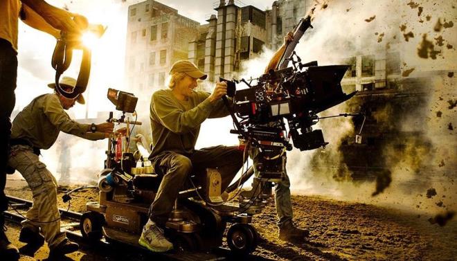 Paramount&#8217;un eski prodksiyon efi Adam Goodman&#8217;n irketi Invisible Narratives ile Transformers&#8217;n ynetmeni Michael Bay yeni bir film iin ortaklk kurdu. Pandemi konulu gerilim filmi Songbird'in ynetmen koltuunda Adam Mason oturacak.