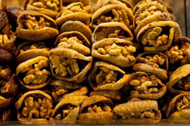 Cevizin beyne faydalarn biliyor musunuz?<br>  Salmz zerindeki etkisi<br>    Kabuklu yemiler arasnda en ok antioksidana sahip olan ceviz hastalklar karsndaki en byk silahmzdr.  Ceviz, bir aminoasit olan arginin ierir. Bu madde ise damarlarn esnekliini korumaya yardmc olur, damar atlamalarn nler.