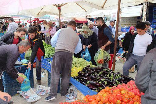 Market, bakkal, manav, kasaplar ve kuruyemiiler, sokaa kma kstlamas ncesinde 21 Mays Perembe ve 22 Mays Cuma gn market, bakkal, manav, kasaplar ve kuruyemiiler saat 23.00'e kadar faaliyetlerine devam edebilecek.