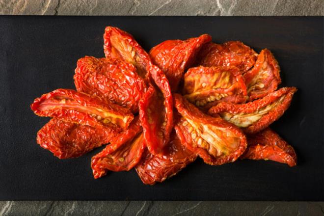 Vcutta krmz kan hcrelerine rengini veren, oksijen tanmasn salayan ve gerekte bir protein tr olan hemoglobin iinde yer alr. Hemoglobin dzeyi ile bilisel ilev arasndaki iliki ise nemli.