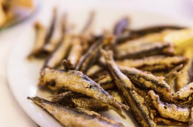 Fazla alnan bakr da vcut iinde oksitlenerek serbest radikallerin, yani ykc oksijen molekllerinin retimini balatabiliyor. Bu da beyin hcrelerine zarar verip yalanmay hzlandryor.