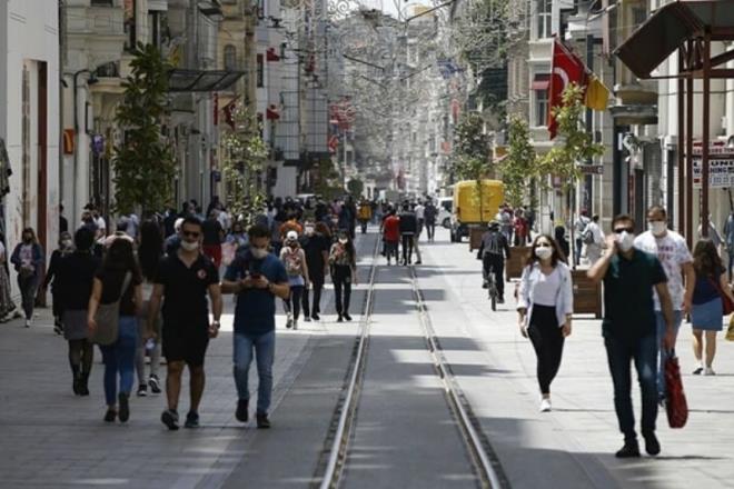Vatandalarn bayramdaki drt gnlk sokaa kma kstlamasna destei ise yzde 80 oldu.