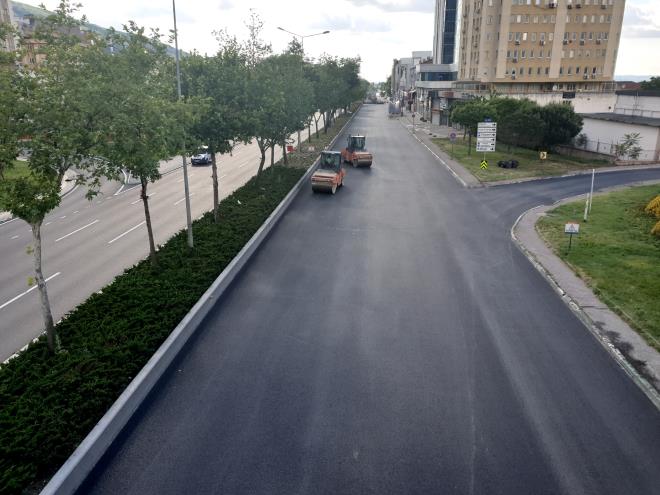 Getiimiz hafta sonu Merinos - Gkdere aras geli istikameti yenilenen Ankara yolunun ayn gzergahdaki gidi istikameti de arife gecesi yasan balad ilk dakikalarda sahaya inen ekipler tarafndan yenilendi. Bayram gn de devam eden almalarla Gkdere - Acemler aras ift ynl olarak yenilenmi oldu.