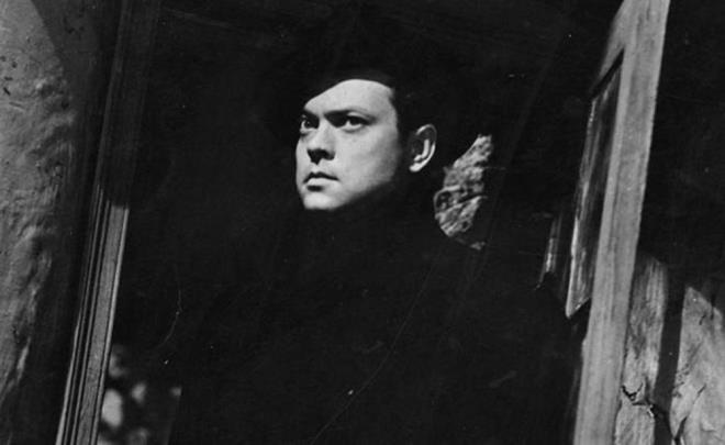 <p><b>24. The Third Man (1949)</b></p>    <p><b>Eletirmen notu:</b>95/100</p>    <p><b>Seyirci notu:</b>8.4/10</p>
