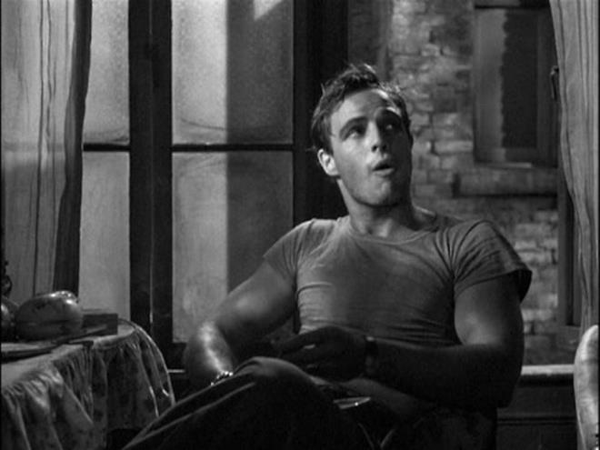 <p><b>29. A Streetcar Named Desire (1951)</b></p>    <p><b>Eletirmen notu:</b>97/100</p>    <p><b>Seyirci notu:</b>8.7/10</p>