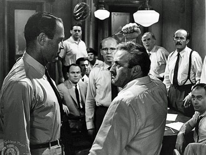 <p><b>35. 12 Angry Men (1957)</b></p>    <p><b>Eletirmen notu:</b>96/100</p>    <p><b>Seyirci notu:</b>9.3/10</p>