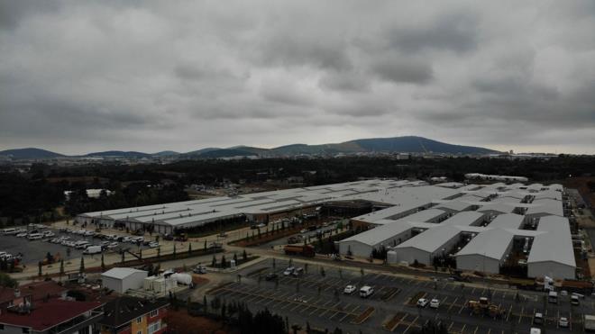 Cumhurba�kan� Erdo�an’�n Sancaktepe’deki hastanenin ad�n� Prof. Dr. Feriha �z Acil Durum Hastanesi, Ye�ilk�y Havaliman�’ndaki hastanenin ad�n� da Prof. Dr. Murat Dilmener Acil Durum Hastanesi olarak a��klam��, hastane isimlerinin tabelas� ge�ti�imiz g�nlerde hastanelerin giri�ine as�lm��t�.