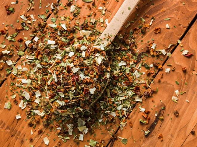 12. KURUTULMU� KEREV�Z  <br>  Bir �e�ni olarak kullan�lan kurutulmu� ve ���t�lm�� kereviz, �nemli bir vitamin, mineral ve amino asit kayna��.