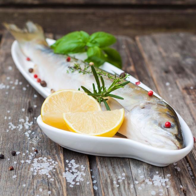 37. ALABALIK<br>    Omega-3 bak�m�ndan zengin olan alabal�k, 134 kalori de�erinde.