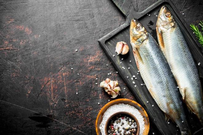 43. R�NGA BALI�I  <br>  Omega-3 bak�m�ndan zengin ve uzun zincirli ya� asitleri i�eren ringa bal���, 100 gram�nda 158 kalori bar�nd�r�yor.