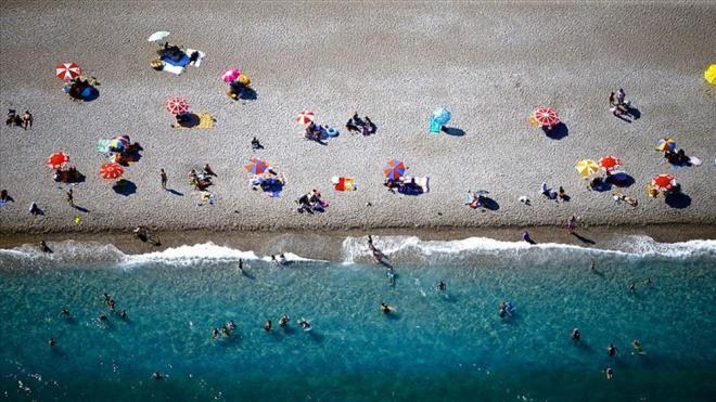 PLAJLAR VE MLL PARKLAR DA FAALYETE GEECEK<br>  Plajlar, milli parklar ve baheler, mzeler belirlenen kurallar dahilinde 1 Haziran'dan itibaren faaliyete geebilecek.