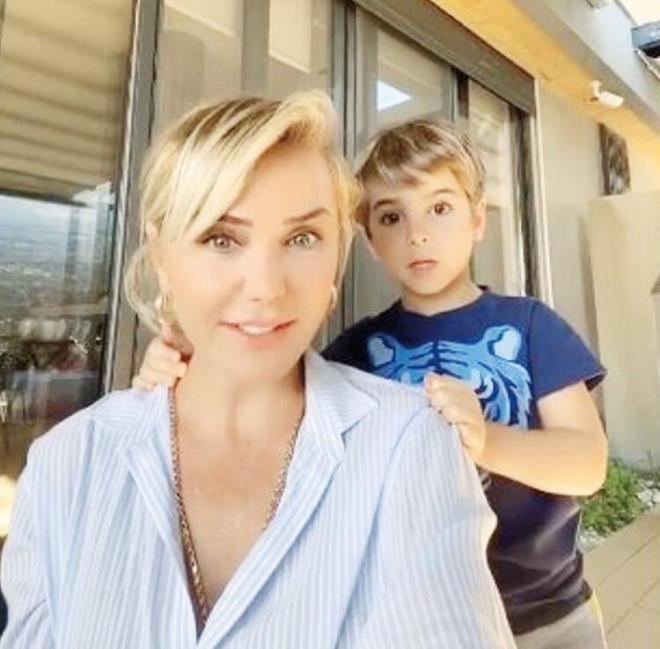 nllerin izin belgesi alp almad, alrken hangi gerekeyi sunduklar merak konusu oldu. Ayrca baz isimlerin 3 bin 150 liralk cezay demeyi gze alarak ehir dna ktklar iddia ediliyor.