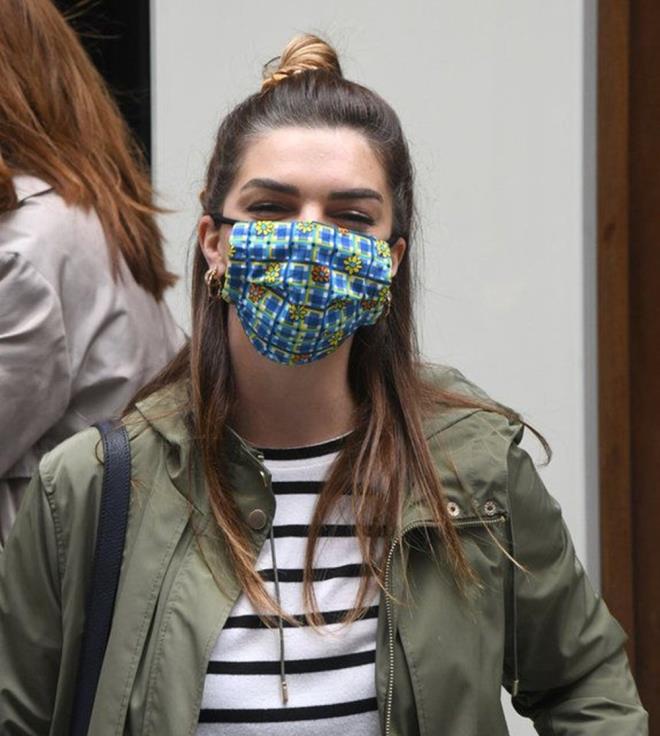 Oyuncu-sunucu Pelin Karahan, nceki gn Nianta'nda farkl stildeki maskesi ile grntlendi.