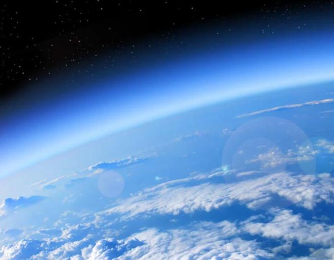 Ozon deliinin bu kadar byk olmasnn balca sebebi olarak kutup blgesindeki normalden daha dk scaklklar gsteriliyor.