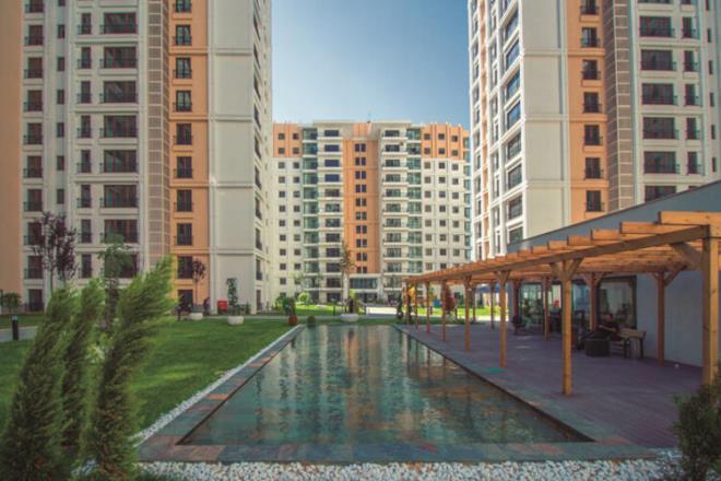 ESENLER EMLAK KONUTLARI  <br>stanbul ili, Esenler ilesi, Havaalan Mahallesi snrlar ierisinde bulunan 56.841,92 m2&#8217;lik proje alan 6306 sayl Afet Riski Altndaki Alanlarn Dntrlmesi Hakkndaki Kanun kapsamnda Kentsel Dnm Alan olarak belirlenmiti. Proje kapsamnda toplam 2373 adet konut 55 adet ticari nite planlanmt. Hak sahiplerine 1403 adet konut 32 ticari nite ayrlm olup 970 adet konut ve 23 adet ticari nite sata sunulmutu.