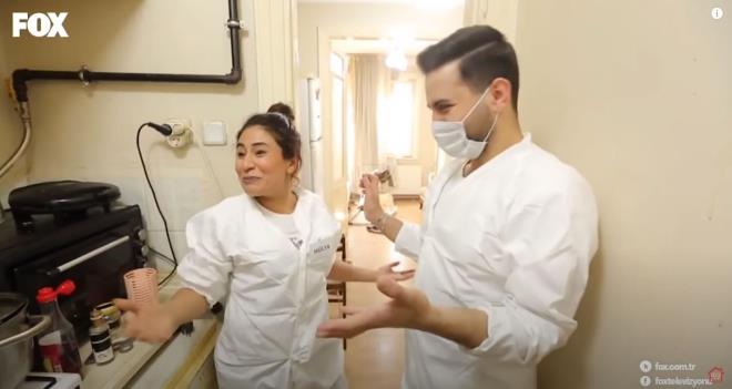 "Kadir Hlya'y diskalifiye etti": Gerilim ykselince Kadir Ezildi mdaha etti. Hlya'nn izleyicilere ve yarmaclara saygszlk ettiini syleyen Kadir Ezildi, Hlya'nn dar kmasn istedi ve Hlya'y diskalifiye etti. Hlya'nn hafta bandan itibaren verdii tm puanlar iptal edilirken yarma yarn Elsin'in temizliiyle devam edecek.