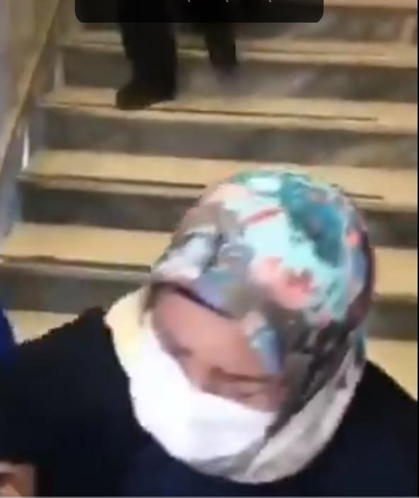 #anneyekalkanellerkrlsn hashtag'i Twitter gndeminde ilk sraya yerleti. Sosyal medya kullanclar grntlerde annesine yrek burkan hakaretleri pervaszca savuran kza yaptnn yanl olduunu ifade eden paylamlar yapt.