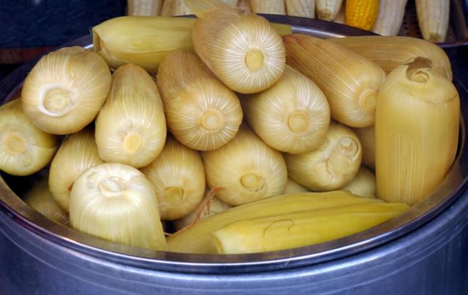 eker hastalar dikkatli tketmeli<br>  Besinlerin, kan ekerini ykseltme hzlarna &#8216;glisemik indeks&#8217; ad verilir. Her besinin, yemek sonras kan ekerini ykseltme hz farkldr. Glisemik indeksi yksek olan yiyecekler, kan ekerini hzla ykseltir ve devaml alk hissi yaratrlar.