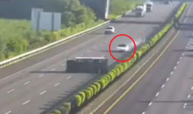 Dnyann konutuu bu kaza Tayvan'da meydana geldi ve kaza grntleri getiimiz gnlerde internete servis edildi. Krmz dairenin iindeki araca dikkat edin...