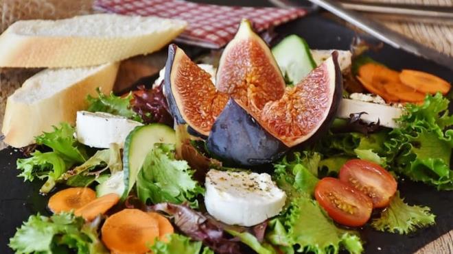 C vitamini vcudu virslere kar korur. Bu nedenle uuk gibi yaralara kar portakal, krmzbiber, yeil biber, brokoli, ilek, greyfurt ve kivi gibi bol miktarda C vitamini rnleri tketilmelidir.