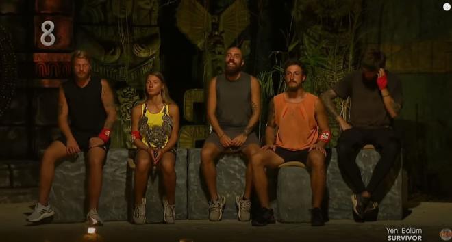 "Bar ikinci eleme aday oldu": Sonrasnda eleme aday belirlemek iin krmz takm yarmaclar, gitmesini istedikleri bir arkadann ismini yazdlar. Krmz takmda alnan karar sonrasnda Bar, Survivor 2020&#8217;de haftann ikinci eleme aday oldu.