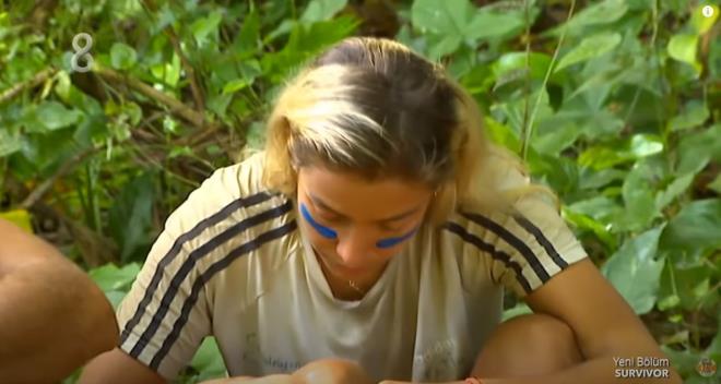 Ama bu takmda o ayr olan bir kii benim. Onlar diyorlar ki 'Takmmza alalm, yzne glelim' ama arkasndan bana neler diyorlar. Yzne glme ve arkasndan bunlar syleme. Cemal Can ve Yasin ile o kadar taklmyorum. Onlar srekli birlikteler.