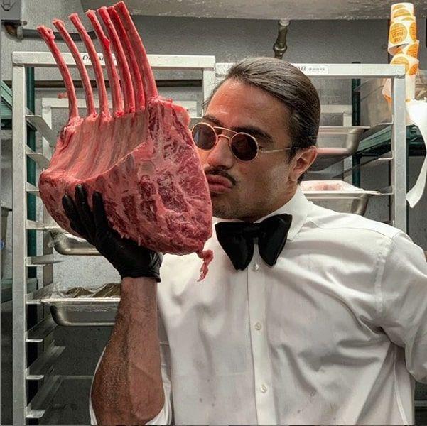 Baz sosyal medya kullanclar ise Nusret Gke'ye teekkr ederek ironi yaptlar. Hayvanlarn eziyet grdn dnenler, Gke'nin dier paylamlar iin de tepkilerini dile getirdiler.