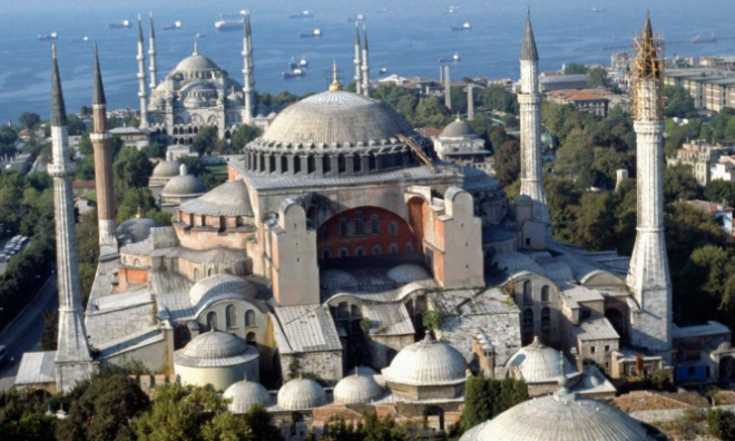 "Gelecek yllarda da stanbul'un Fethi kutlamalarnda Ayasofya'da Fetih Suresi okunmal m?"  <br>   Katlmclarn yzde 68,2'lik kesimi evet yant verdi. Yzde 22,2'lik kesim okunmasn istemediini belirtirken, katlmclarn yzde 9,6's ise bir fikrinin olmadn syledi.